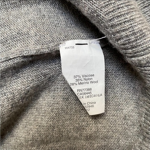 Gray Sweater with Goose Design - Picture 14 of 14